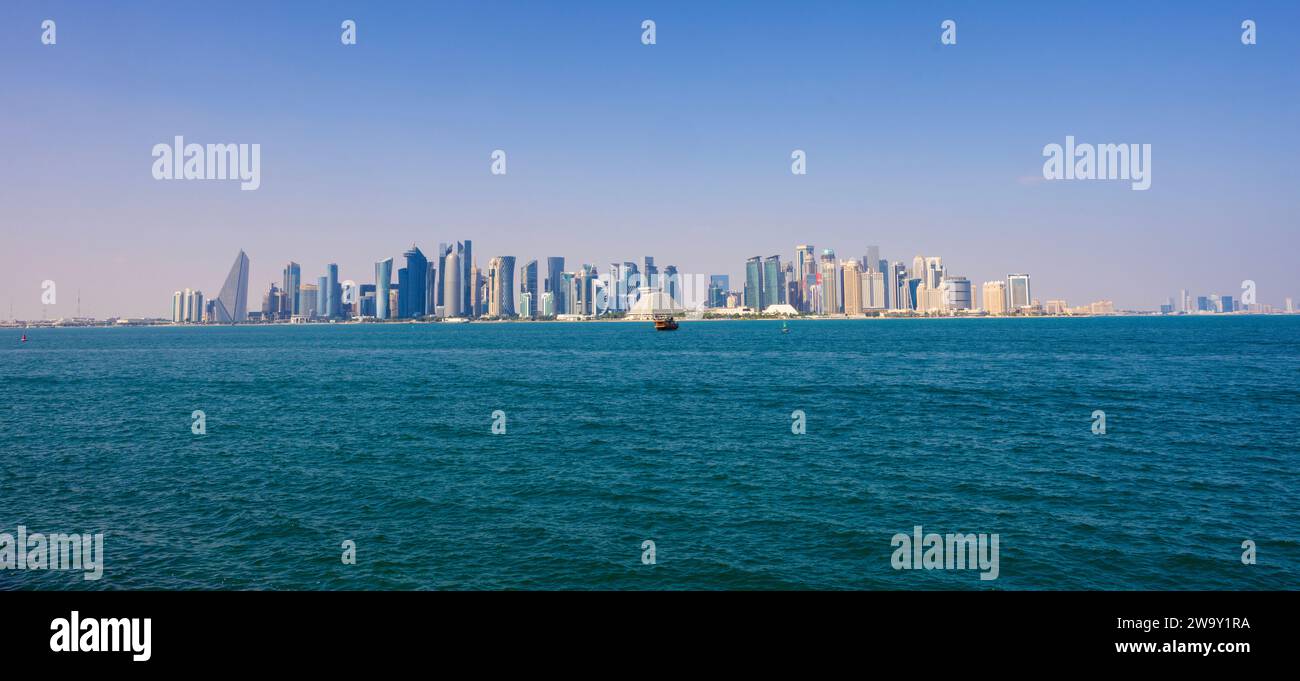Doha Corniche , porto 30-12-2023 Doha Qatar Foto Stock