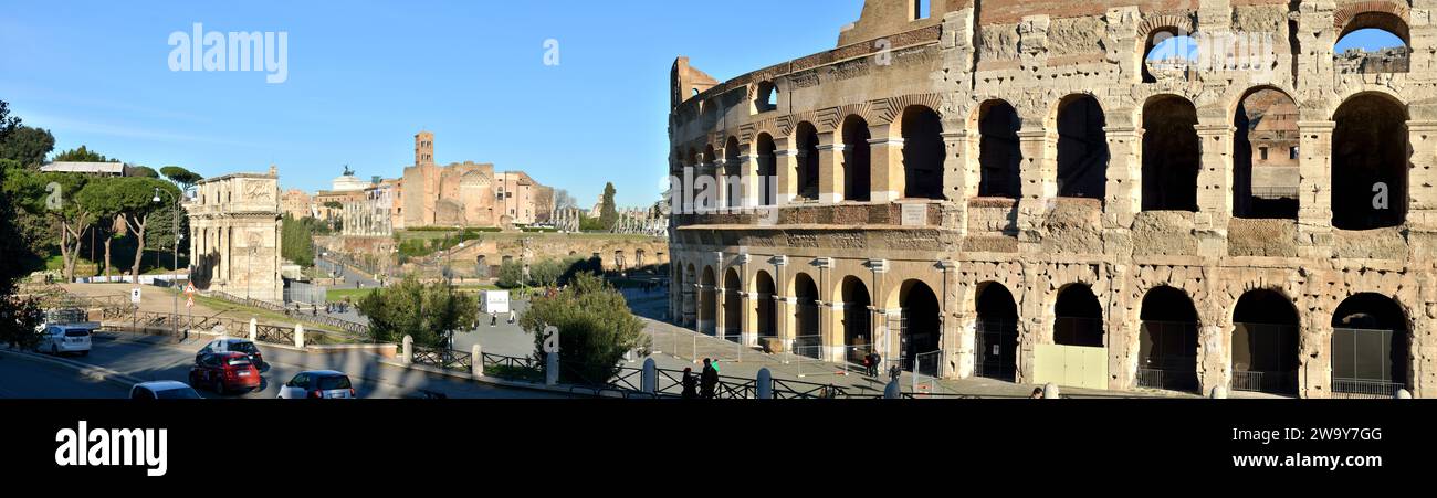Roma Italia, vista del Colosseo, dell'arco Costantino, del Tempio di Venere Foto Stock