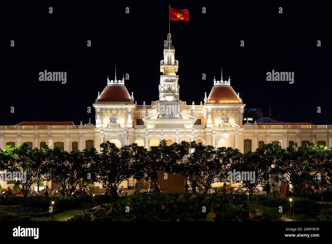 Il Municipio di ho chi Minh o Municipio di Saigon o Hôtel de Ville de Saigon fu costruito nel 1902-1908 in stile coloniale francese per l'allora città di Saigon. IO Foto Stock