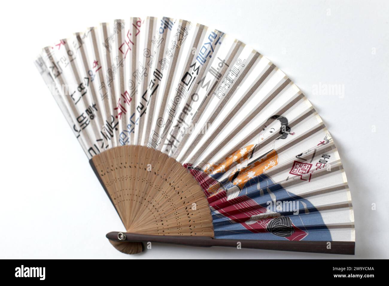 Un buchae o un tradizionale ventilatore coreano che è spesso molto decorato. Foto Stock