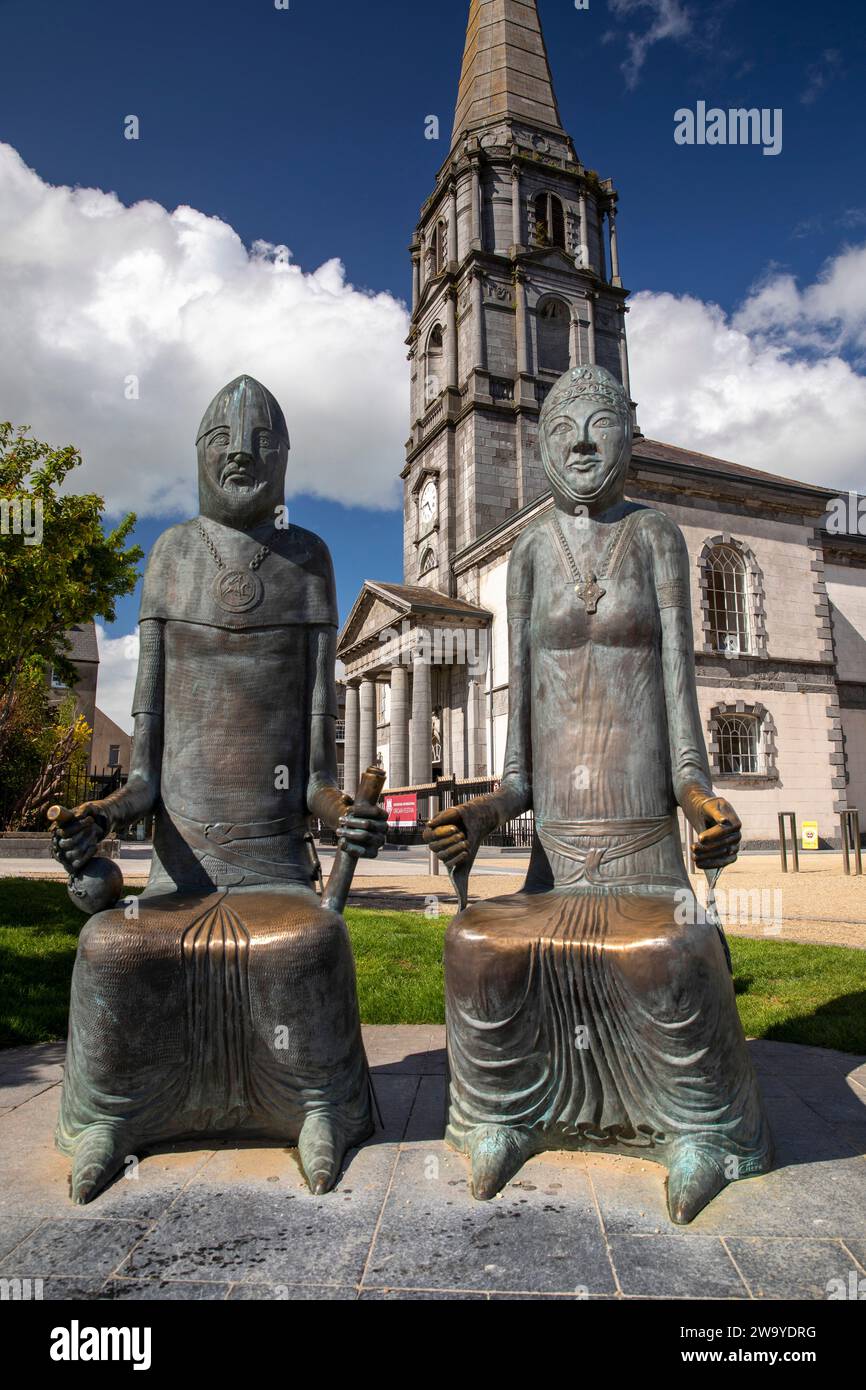 Irlanda, Munster Waterford, Strongbow e Aoife sono posti in bronzo alla Cattedrale Foto Stock