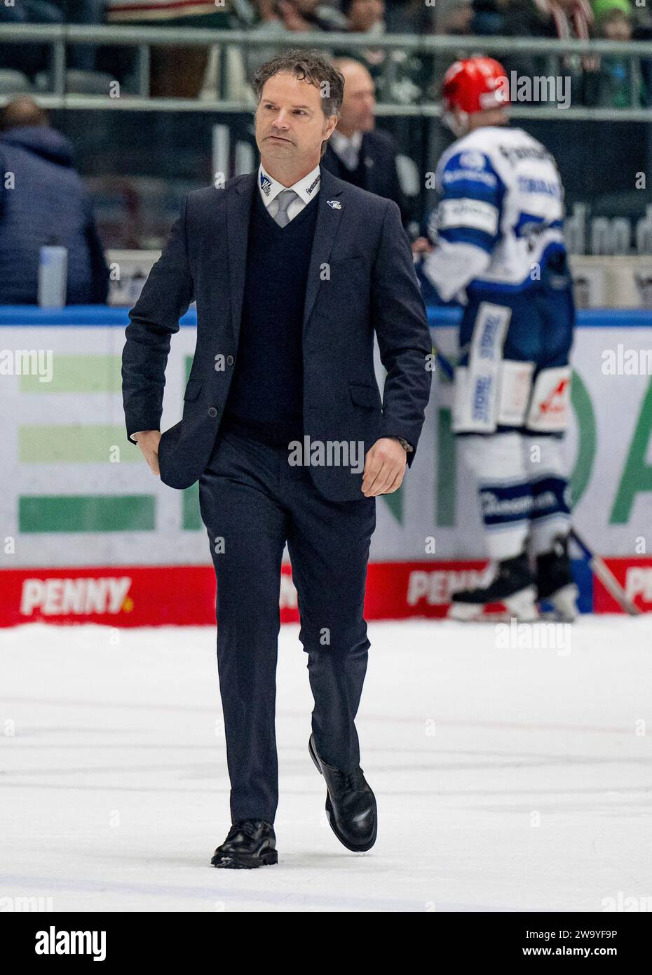 Tim Kehler (co-allenatore, Schwenninger Wild Wings). Augsburger Panther gegen Schwenninger Wild Wings, Eishockey, DEL, 33. Spieltag, Saison 2023/2024, 30.12.2023. Foto: Eibner-Pressefoto/Heike Feiner Foto Stock