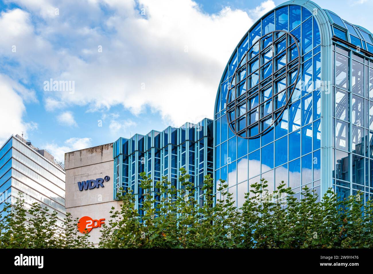 Düsseldorf, Germania, 31.10.2023: WDR (Westdeutscher Rundfunk) edificio televisivo e radiofonico a Dusseldorf. WDR è un istituto pubblico di radiodiffusione Foto Stock
