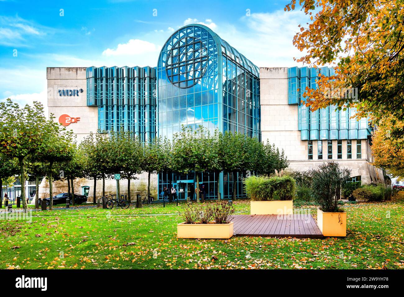 Düsseldorf, Germania, 31.10.2023: WDR (Westdeutscher Rundfunk) edificio televisivo e radiofonico a Dusseldorf. WDR è un istituto pubblico di radiodiffusione Foto Stock