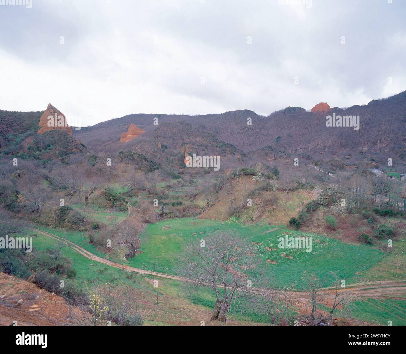 PANORAMA DE LAS ANTIGUAS MINAS DE ORO DE LA EPOCA ROMANA - FOTO AÑOS 00 SIGLO XXI. Ubicazione: MEDULAS, LAS. PROVINCIA. LEON. SPAGNA. Foto Stock