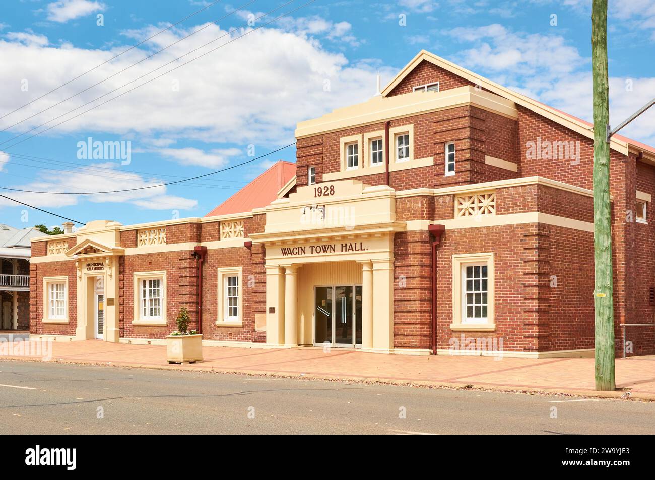 Il municipio di Wagin è stato costruito tra il 1896 e il 1928, un edificio storico in mattoni rossi nella città di Wagin, Australia Occidentale. Foto Stock