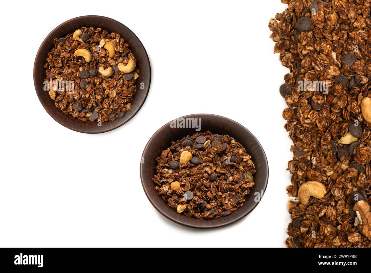 Cereali al cioccolato con fondo a nocciole. Vista dall'alto. Foto Stock