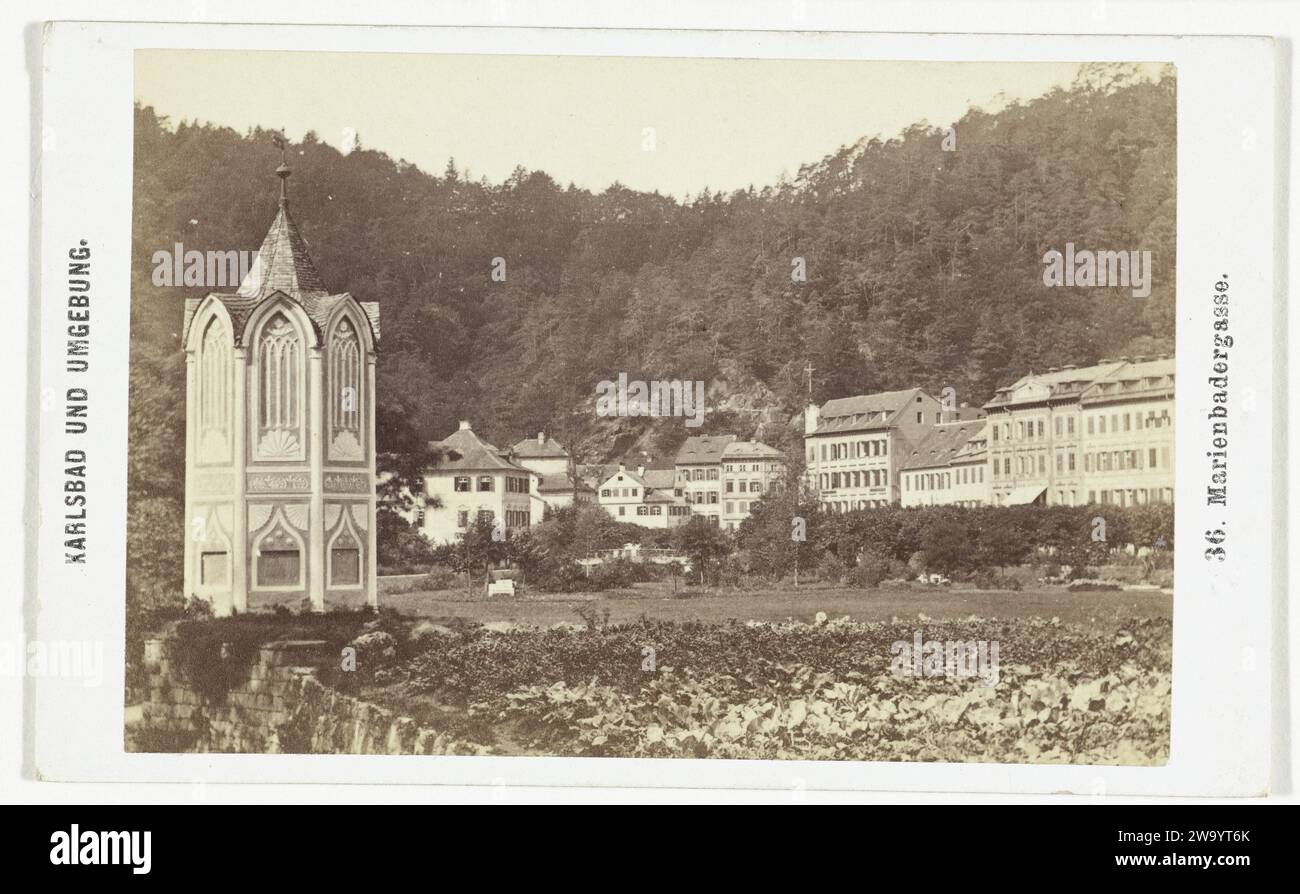 Veduta di Karlovy Vary, Repubblica Ceca, František Fridrich, 1856 - 1892 Fotografia. Visita la card Karlovy Varypublisher: Supporto fotografico Praag. Stampa di albumi di cartone prospetto del villaggio, silhouette del villaggio Carlsbad Foto Stock