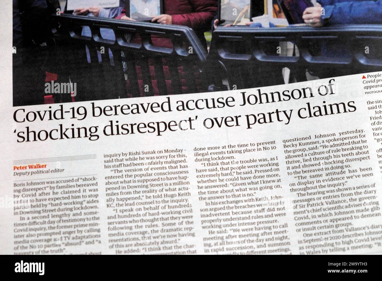 "Covid-19 accusa in lutto (Boris) Johnson di "scioccante mancanza di rispetto" per le affermazioni del partito" titolo del quotidiano Guardian inchiesta covid Partygate article UK Foto Stock