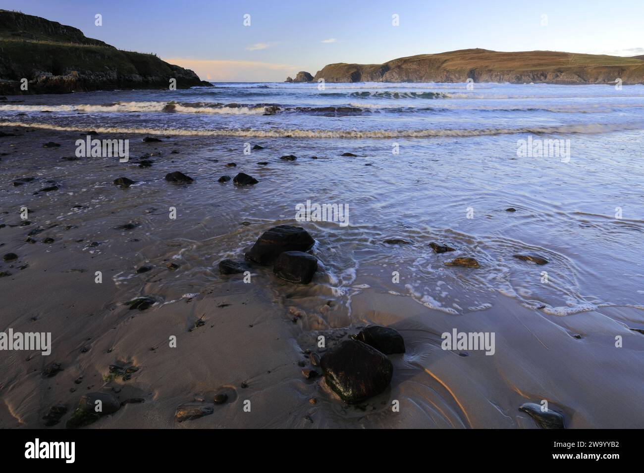 La grande spiaggia sabbiosa di Farr Bay, il villaggio di Bettyhill, Sutherland, Scozia, Regno Unito Foto Stock