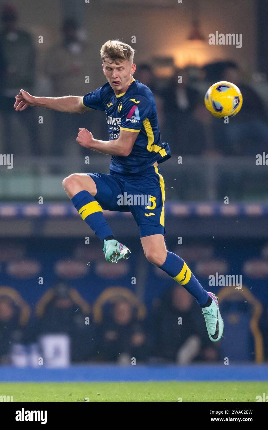 Josh Doig (Hellas Verona) durante la partita italiana di serie A tra Hellas Verona 0-1 Salernitana allo Stadio Marcantonio Bentegodi il 30 dicembre 2023 a Verona. (Foto di Maurizio Borsari/AFLO) Foto Stock