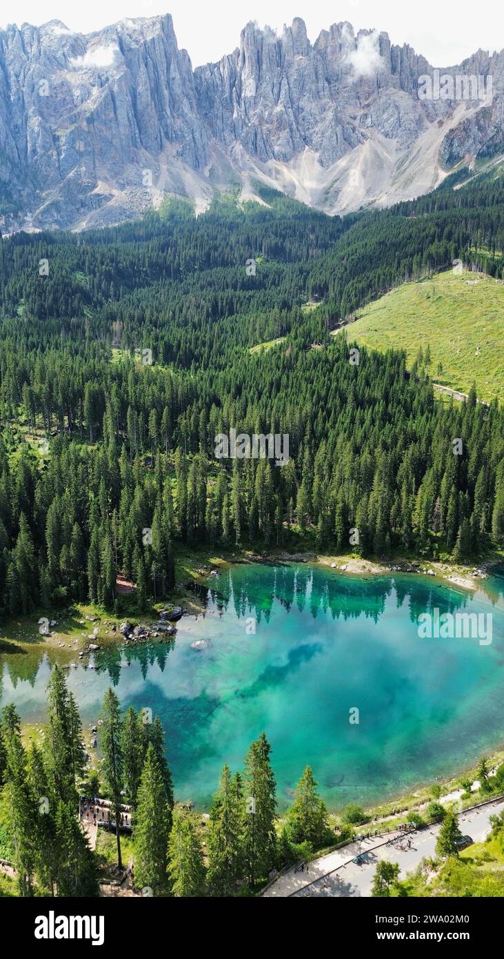 Foto drone del lago di Carezza Dolomiti Italia europa Foto Stock