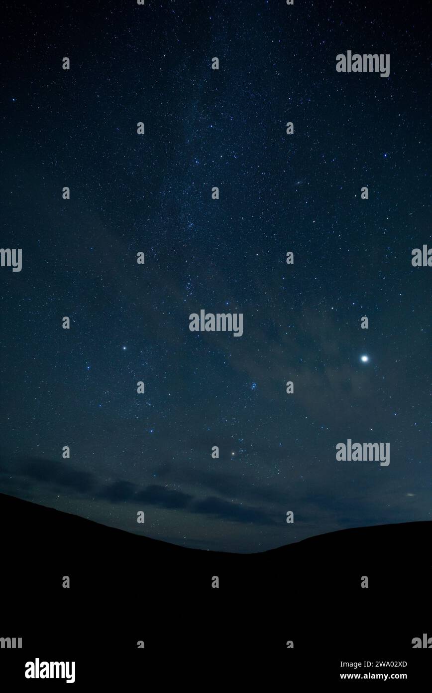 Cielo notturno con il pianeta Giove e le stelle, Scozia Foto Stock