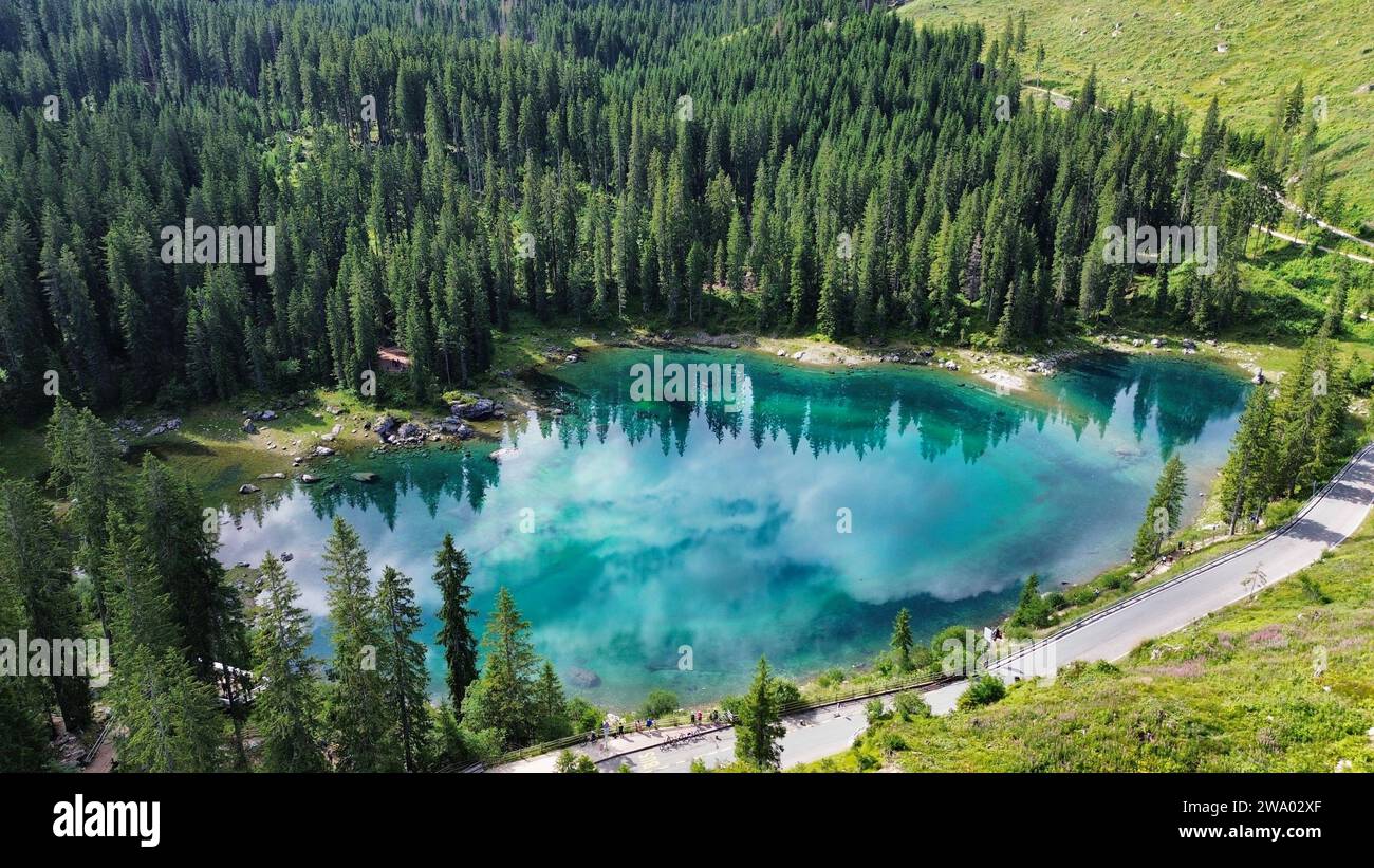 Foto drone del lago di Carezza Dolomiti Italia europa Foto Stock