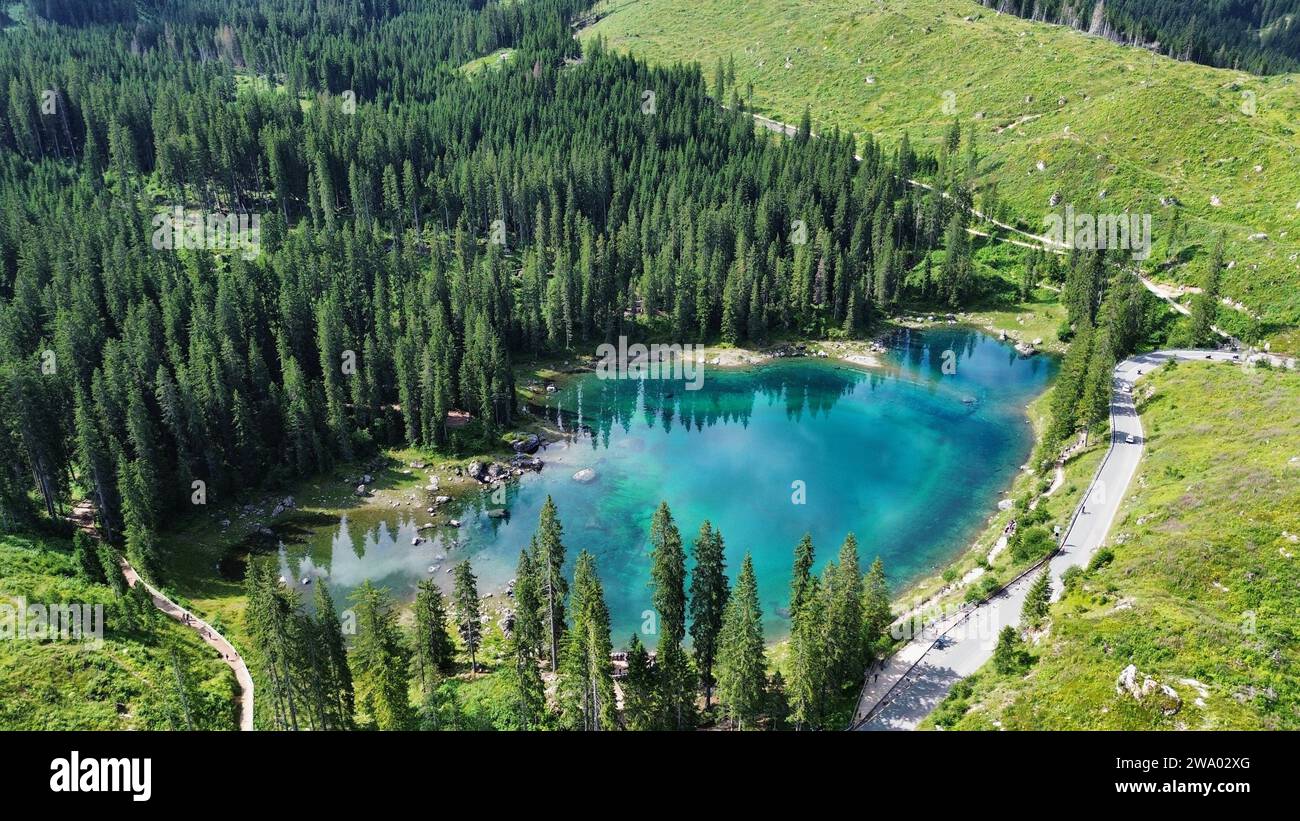 Foto drone del lago di Carezza Dolomiti Italia europa Foto Stock