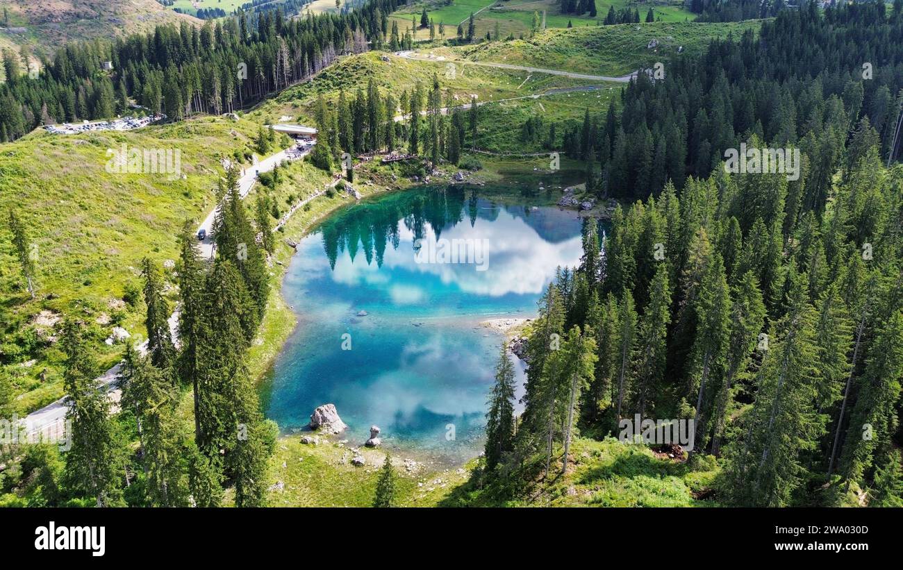 Foto drone del lago di Carezza Dolomiti Italia europa Foto Stock