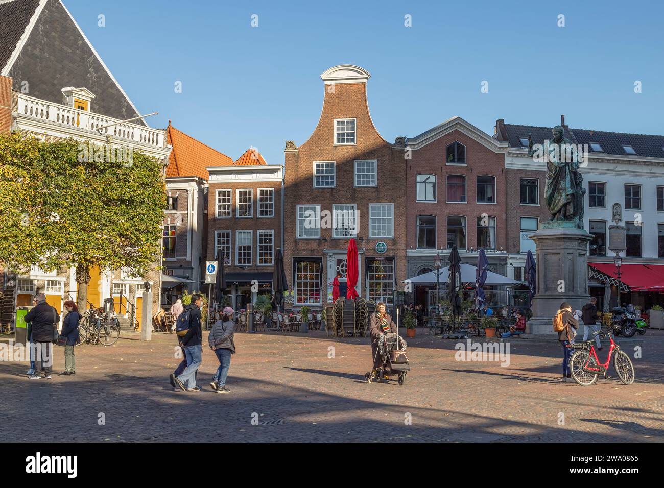 Grote Markt con la statua di Laurens Janszoon Coster nel centro della città. Foto Stock