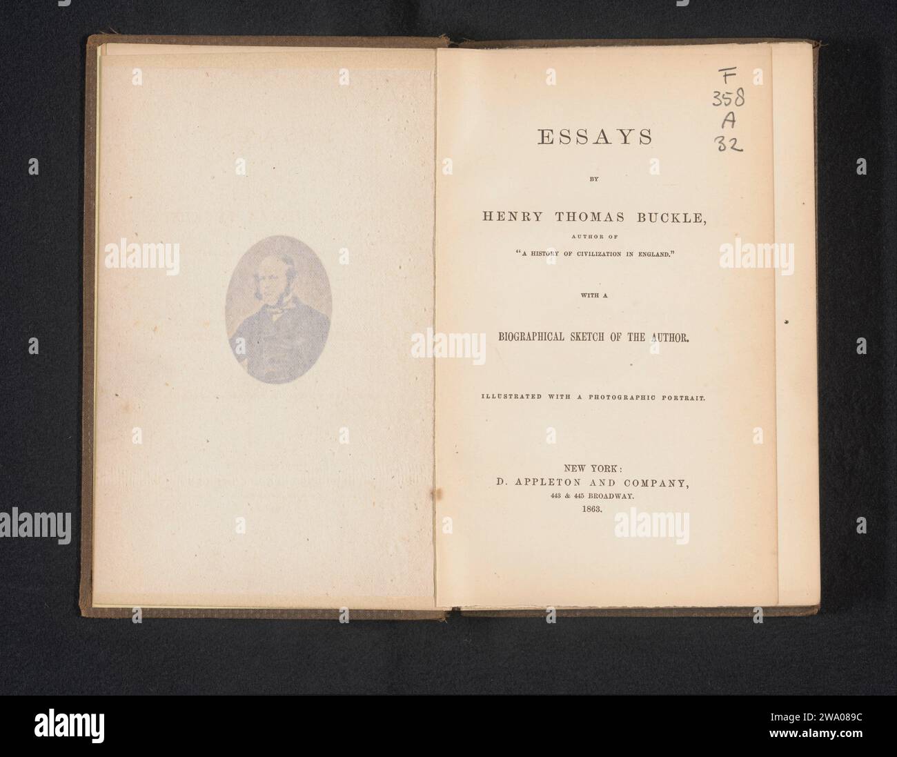 Saggio / di Henry Thomas Buckle, Henry Thomas Buckle, libro del 1863 New York (City) paper. lino (materiale). cartone. supporto fotografico stampa / stampa albume Foto Stock
