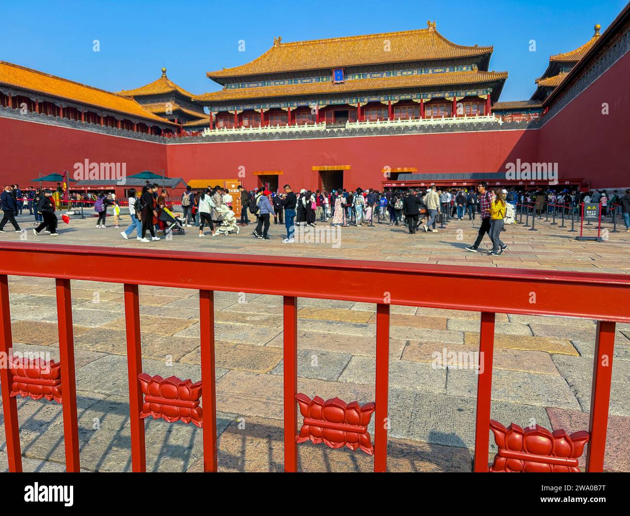 Pechino, Cina, grande folla, popolo cinese, turisti, visita alla città Proibita, all'edificio del Palazzo Imperiale Foto Stock