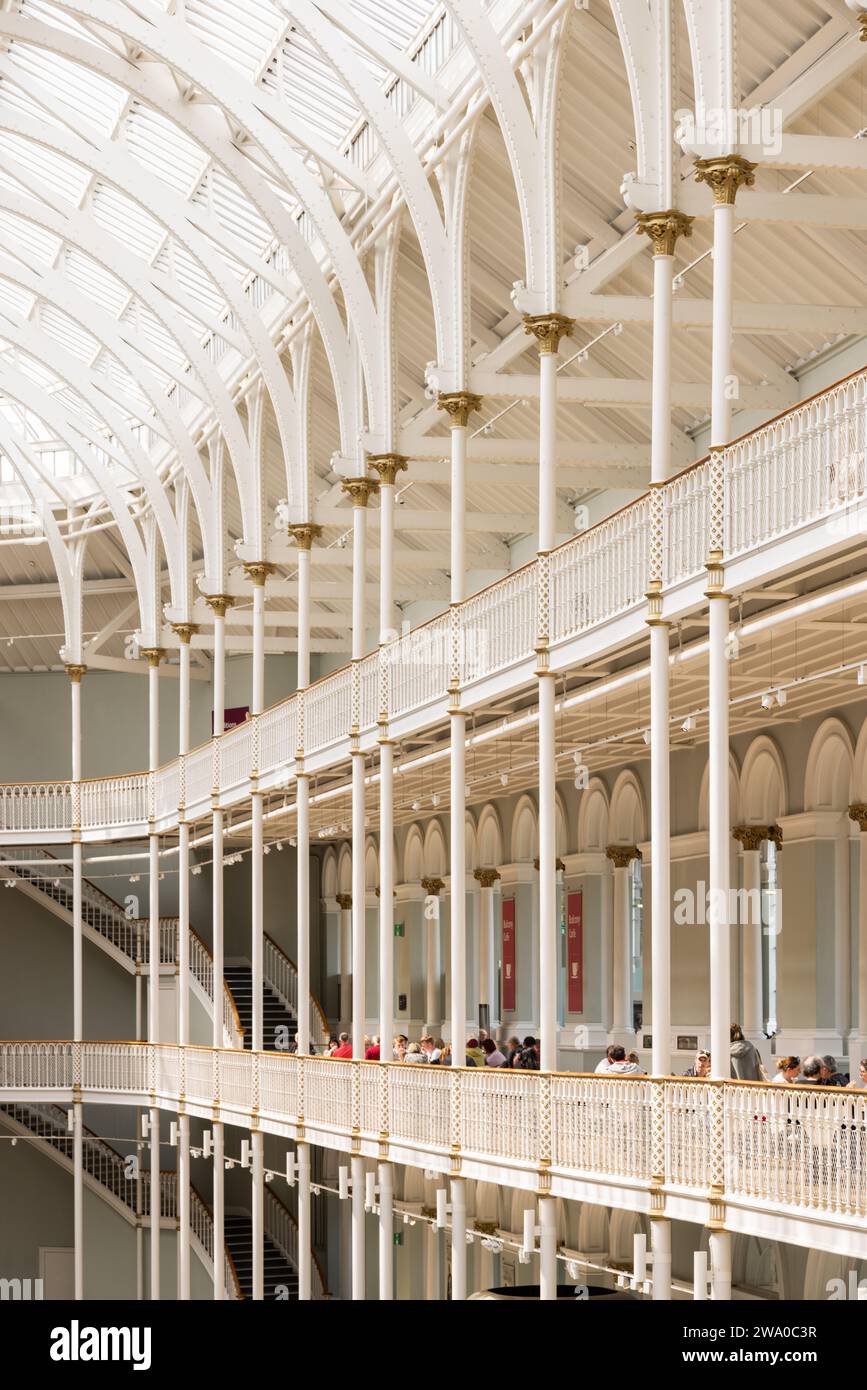 La Grand Gallery dell'ex Royal Museum National Museum of Scotland Edimburgo, Midlothian, Scozia, Regno Unito Foto Stock