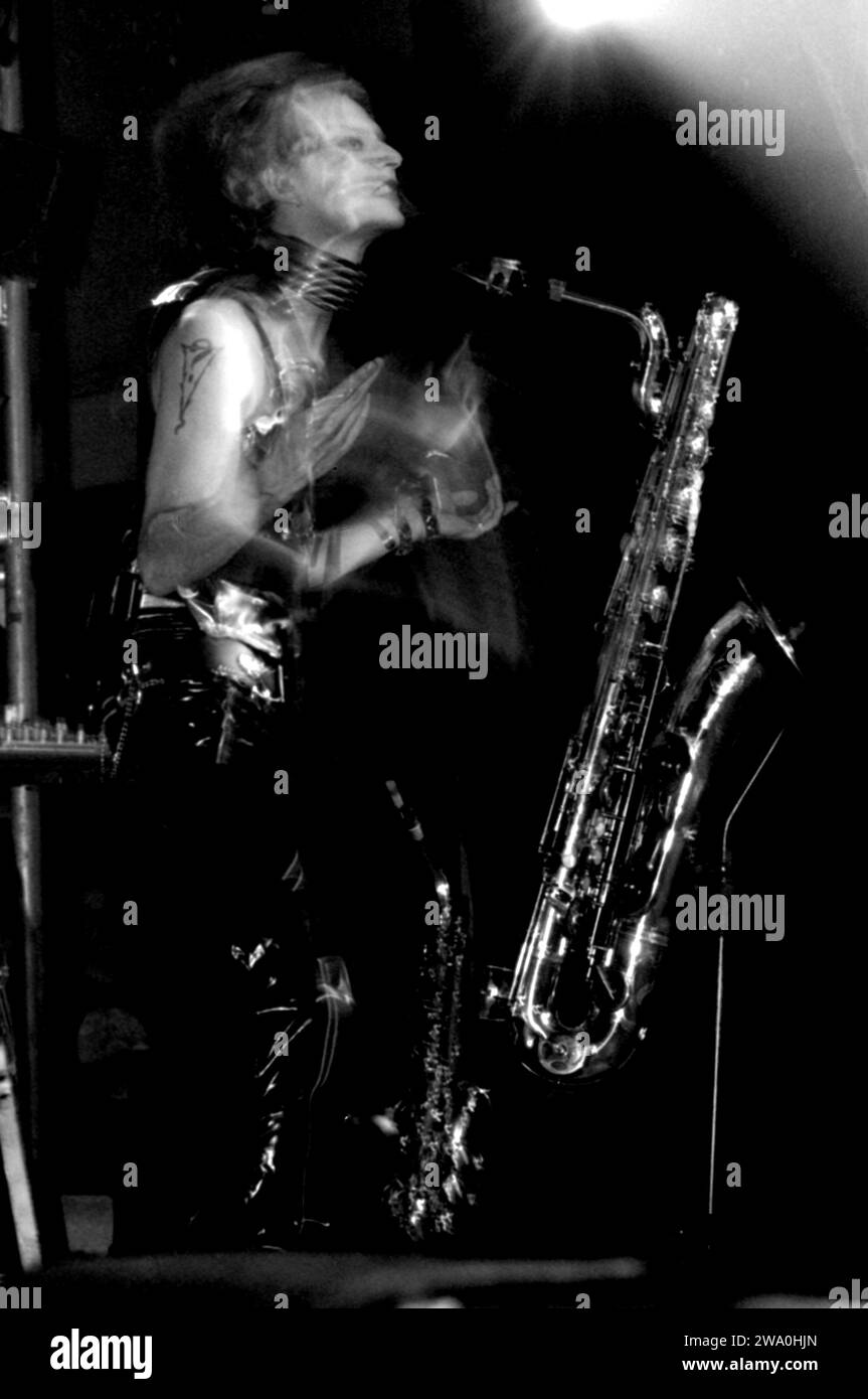 Milano Italia 2000-05-27 : Andrea "Andy" Fumagalli sassofonista e tastierista dei Bluvertigo, gruppo italiano, durante il concerto dal vivo all'Acquatica Foto Stock