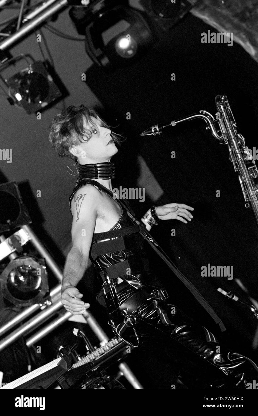 Milano Italia 2000-05-27 : Andrea "Andy" Fumagalli sassofonista e tastierista dei Bluvertigo, gruppo italiano, durante il concerto dal vivo all'Acquatica Foto Stock