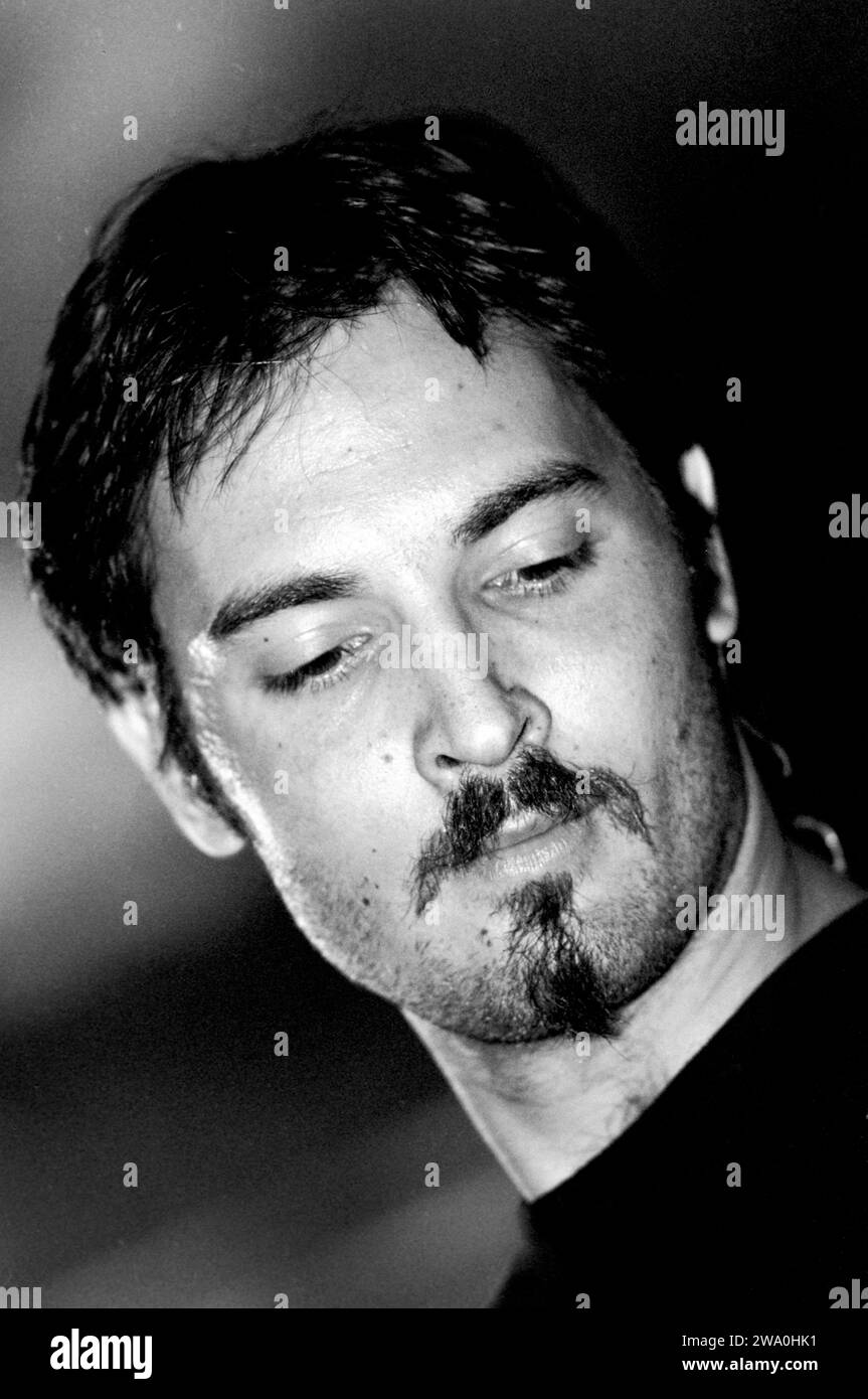 Milano Italia 2000-05-27 : Livio Magnini chitarrista dei Bluvertigo, gruppo italiano, durante il concerto dal vivo all'acquatica Foto Stock