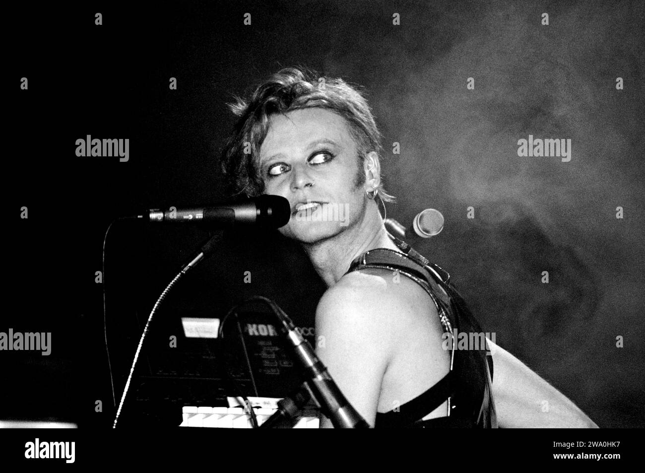 Milano Italia 2000-05-27 : Andrea "Andy" Fumagalli sassofonista e tastierista dei Bluvertigo, gruppo italiano, durante il concerto dal vivo all'Acquatica Foto Stock