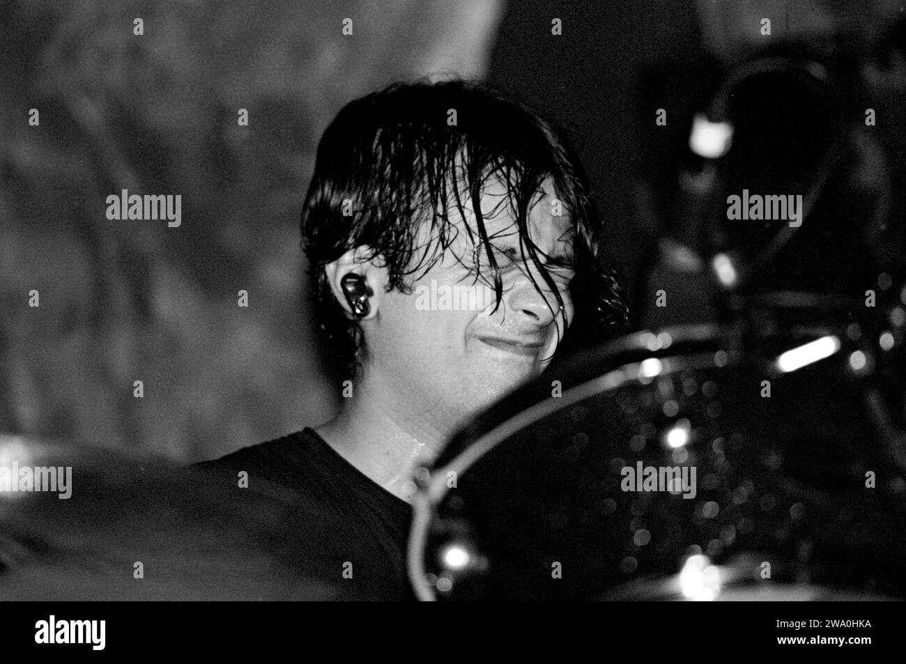 Milano Italia 2000-05-27 : Sergio Carnevale batterista dei Bluvertigo, gruppo italiano, durante il concerto dal vivo all'acquatica Foto Stock