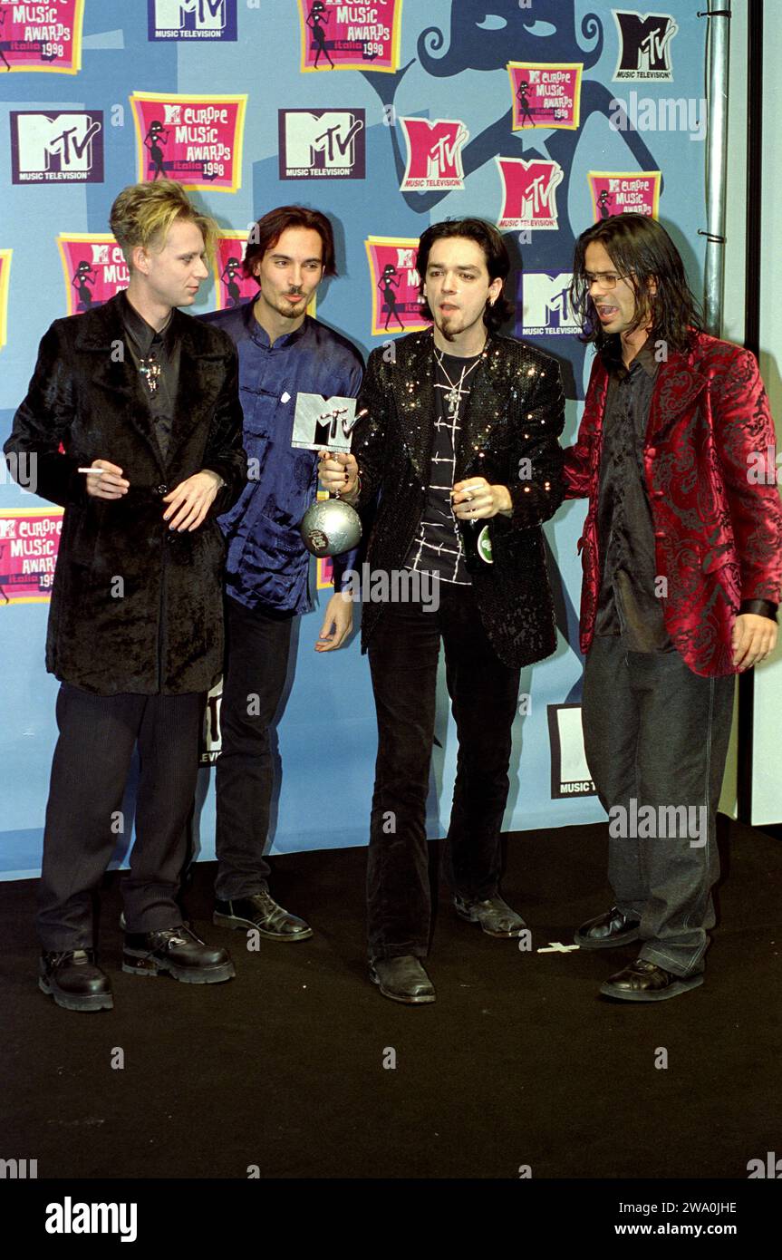 Milano Italia 1998-06-20 : il gruppo Bluvertigo, Morgan, Sergio Carnevale, Andy e Livio Magnini sul Red carpet con gli MTV Europe Music Awards 1998 Foto Stock