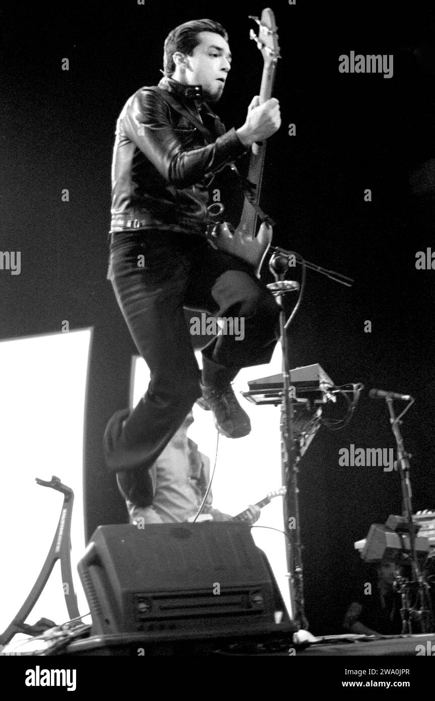 Milano Italia 2000-05-25: Morgan cantante e chitarrista dei Bluvertigo, gruppo italiano, durante il concerto dal vivo all'MTV Sonic Foto Stock