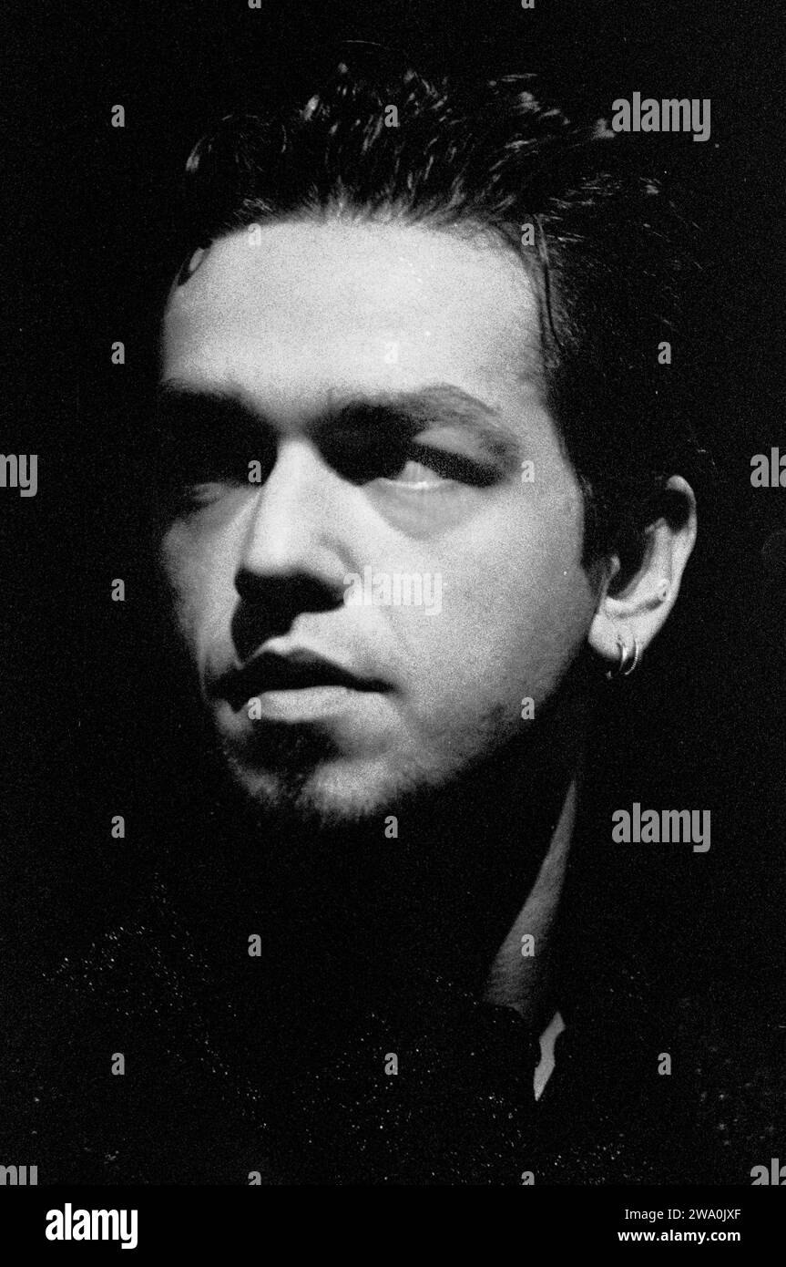 Torino Italia 1997-10-20 : Morgan cantante e chitarrista dei Bluvertigo, gruppo italiano, durante il concerto dal vivo al Salone della musica Foto Stock