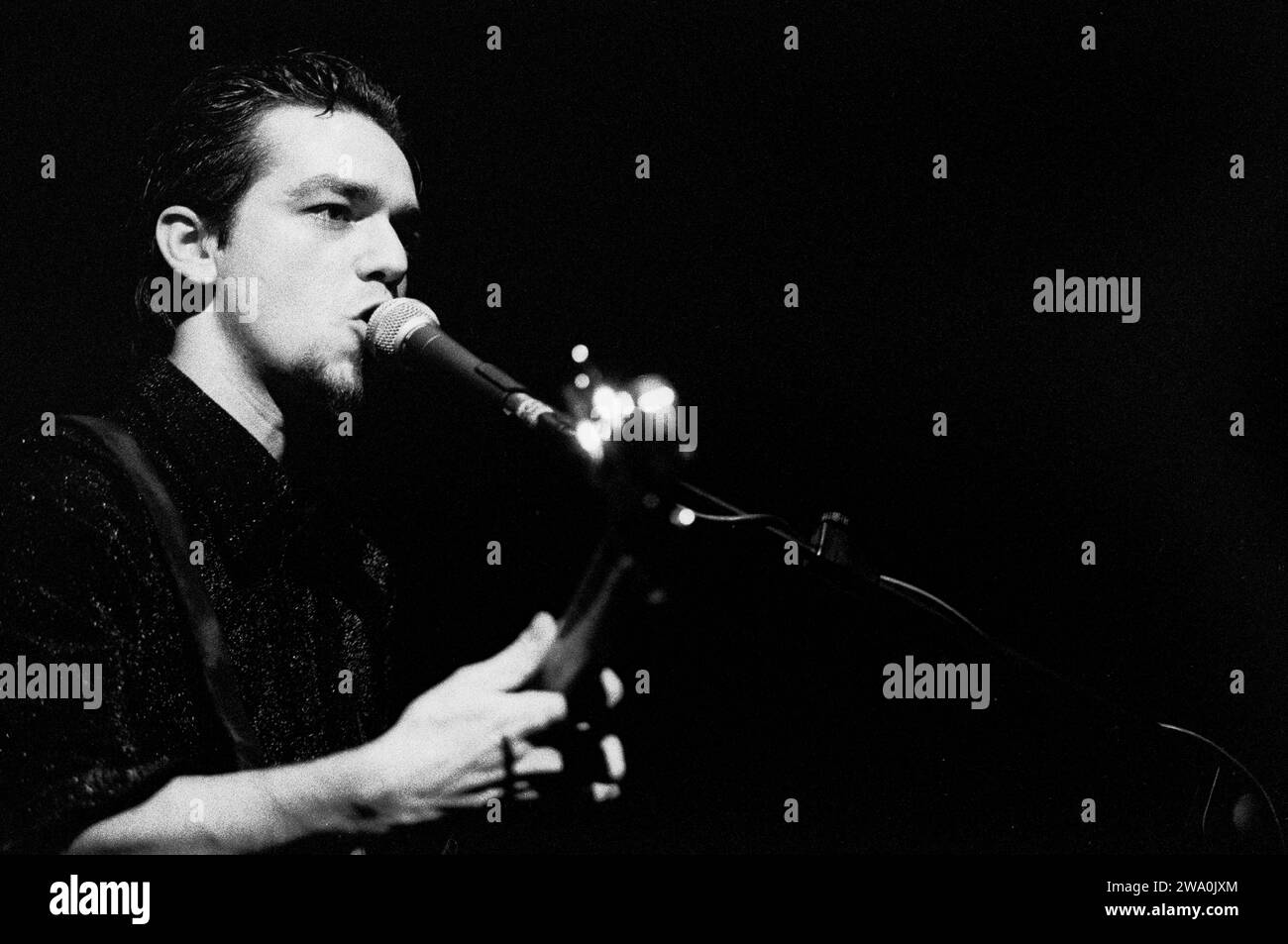 Torino Italia 1997-10-20 : Morgan cantante e chitarrista dei Bluvertigo, gruppo italiano, durante il concerto dal vivo al Salone della musica Foto Stock