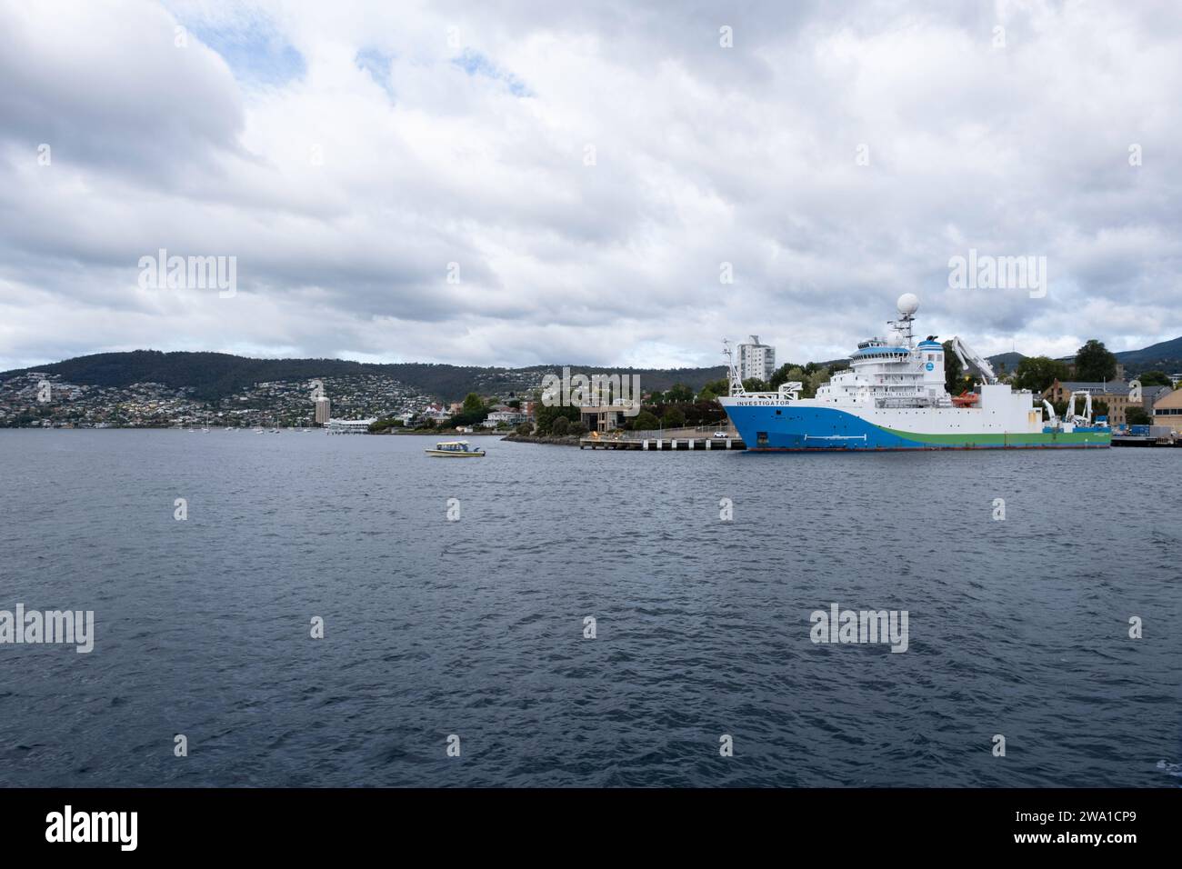 La nave australiana RV Investigator ancorata nel fiume Derwent nel porto di Hobart, Tasmania Foto Stock