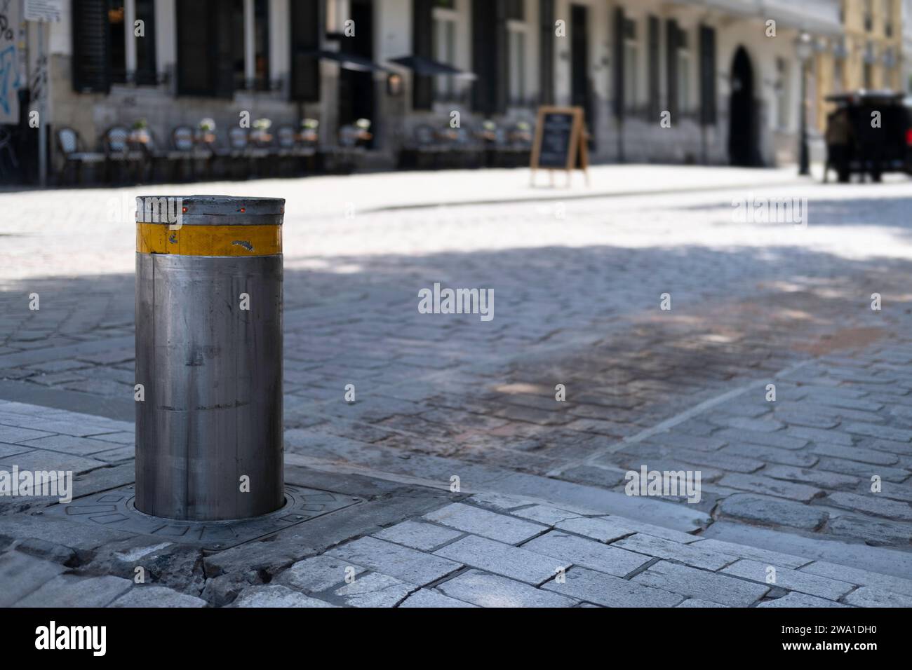 Il moderno dissuasore idraulico è una soluzione perfetta e affidabile per chiudere strade e parcheggi. Boschstraat Street a Maastricht, Paesi Bassi Foto Stock