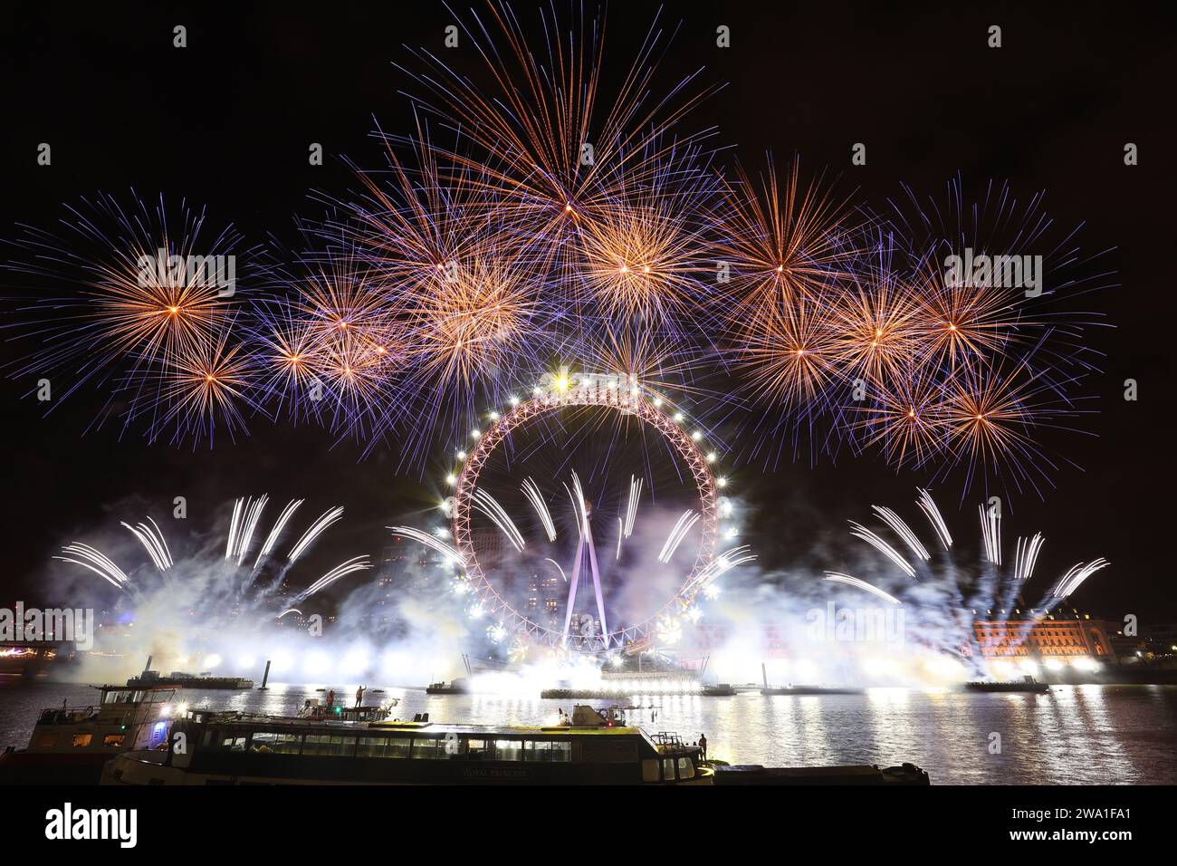 Spettacolo pirotecnico di Capodanno Londra 2024 al London Eye sul