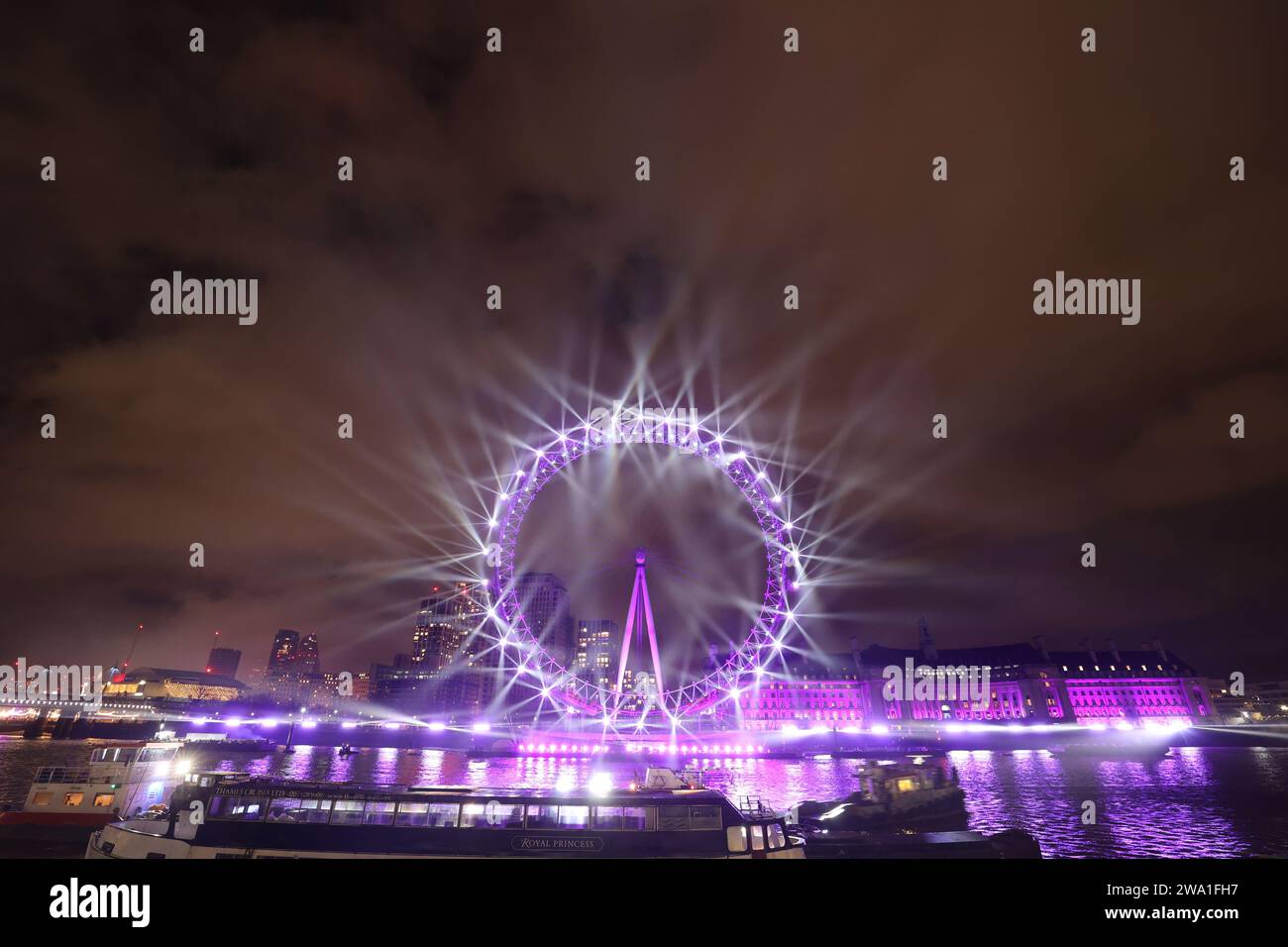 Spettacolo pirotecnico di Capodanno Londra 2024 al London Eye sul