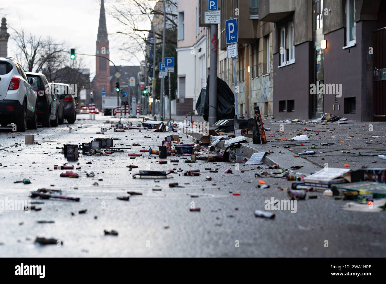 01.01.2024,Berlino,Neujahr,Impressionen vom ersten Tag des Jahres 2024,resto von Feuerwerk in der Bülowstraße **** 01 01 2024,Berlino,Capodanno,impressioni dal primo giorno del 2024,resti di fuochi d'artificio a Bülowstraße Foto Stock