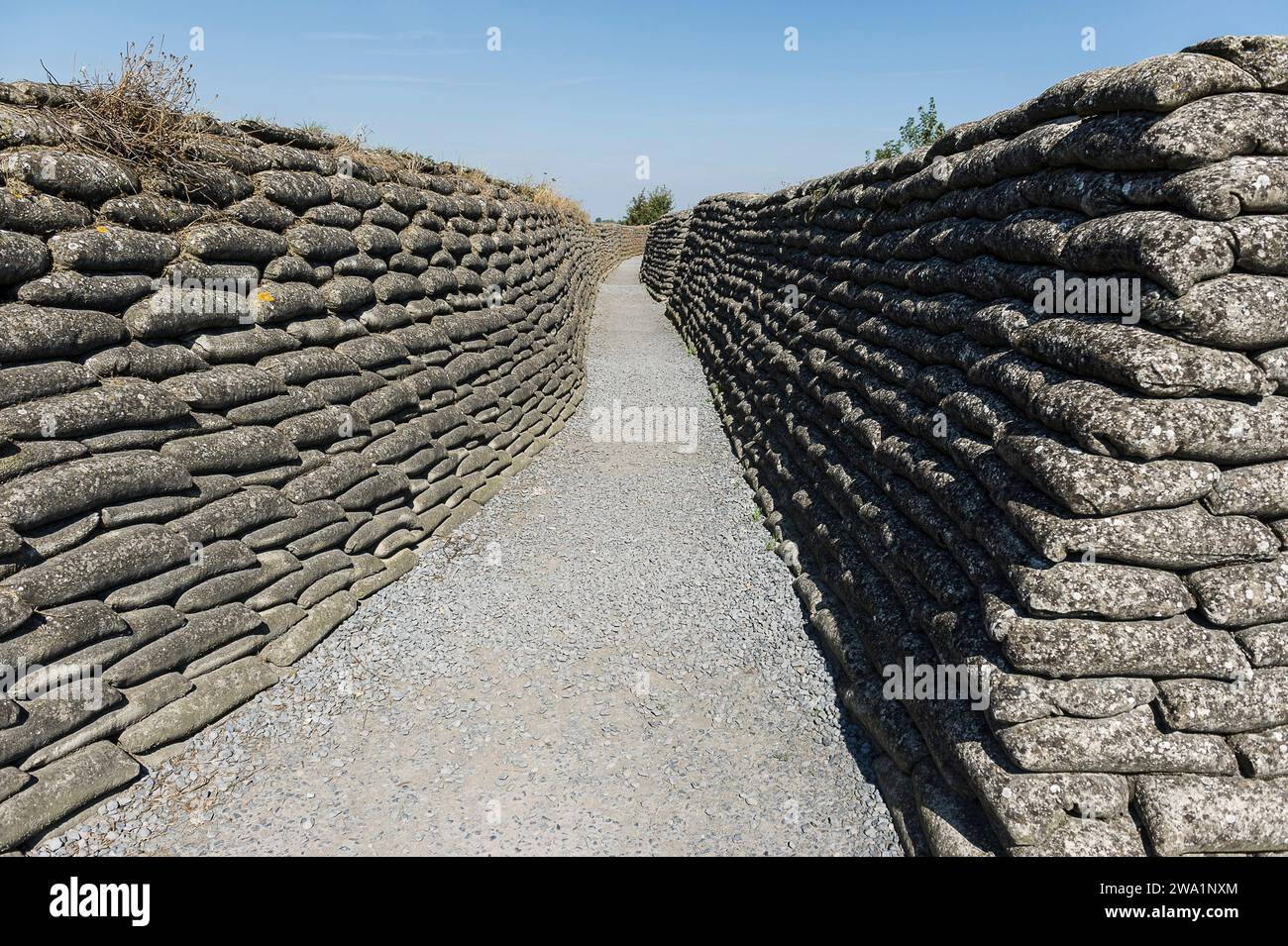 Dixmude est au centre du Westhoek flamand. La viulle est connue pour le role important qu'elle a joue ainsi que sa plaine environnante dans le deroule Foto Stock