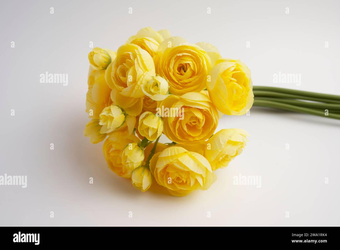 Bouquet decorativo di rose gialle armoniche Foto Stock