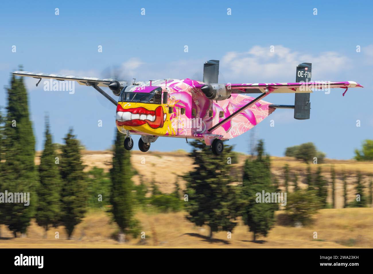 Breve SC-7 Skyvan 3-100 da Pink Aviation a Tanagra Foto Stock