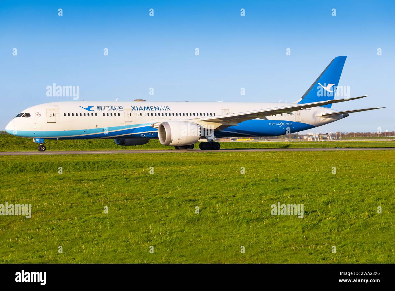 Amsterdam, Paesi Bassi - 28 aprile 2022: Xiamen 787 Boeing Dreamliner all'aeroporto di Amsterdam Foto Stock