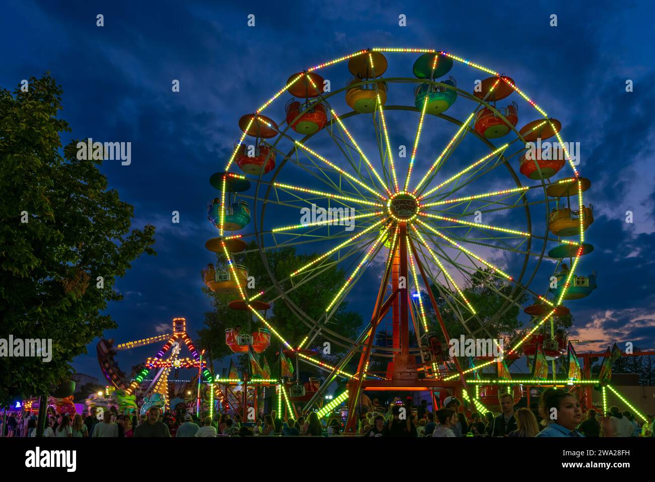 La meraviglia si esibisce a metà notte a Morden, Manitoba, Canada. Foto Stock