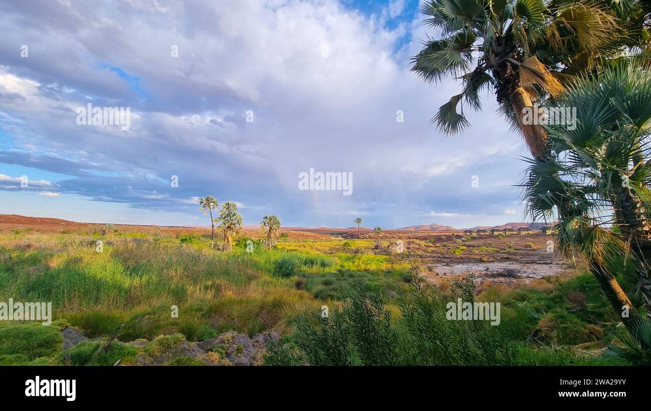 Paesaggio vicino al fiume Cunene al confine tra Namibia e Angola Foto Stock