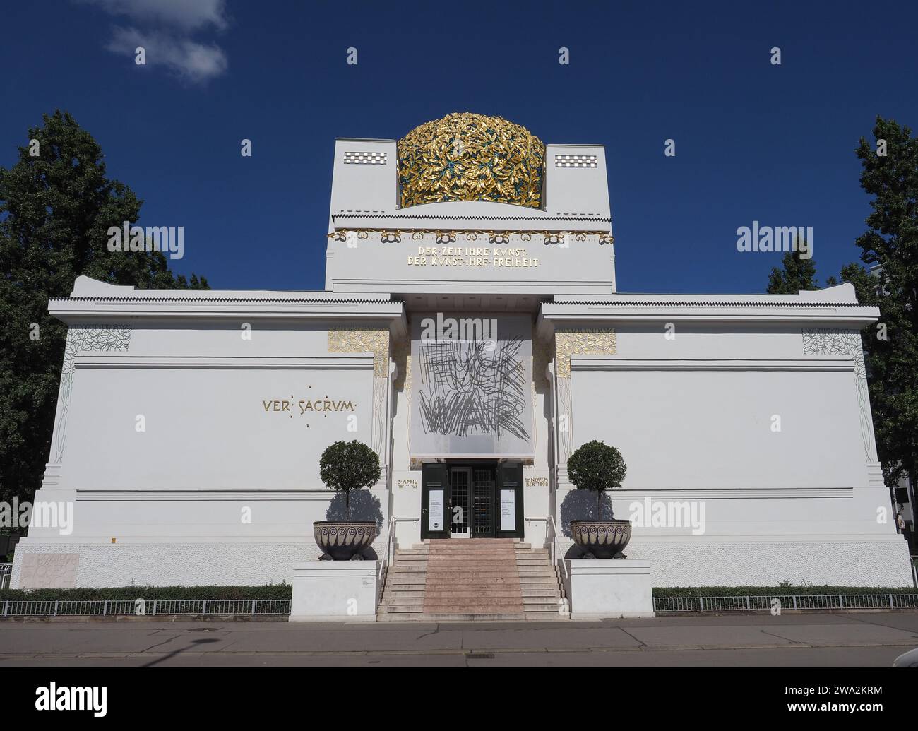 VIENNA, AUSTRIA - CIRCA 2022: Secessione di Wiener di Olbrich circa 1897, Der Zeit Ihre Kunst Der Kunst Ihre Freiheit Ver Sacrum Translation to Every Age Foto Stock
