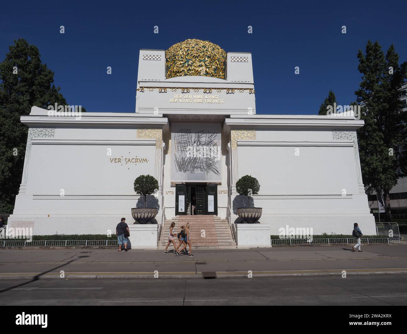 VIENNA, AUSTRIA - CIRCA 2022: Secessione di Wiener di Olbrich circa 1897, Der Zeit Ihre Kunst Der Kunst Ihre Freiheit Ver Sacrum Translation to Every Age Foto Stock