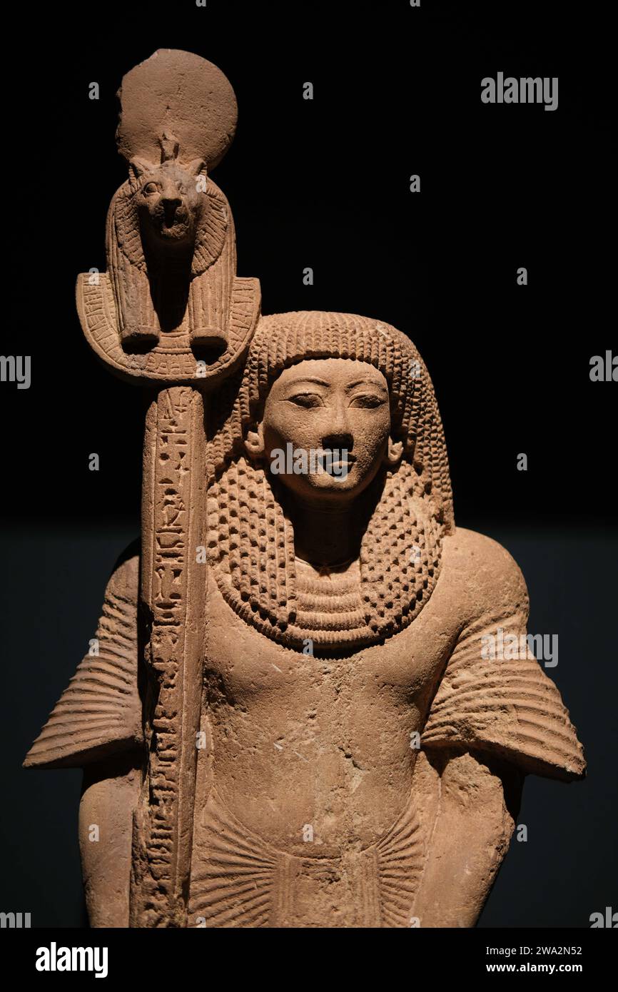 Cairo, Egitto - 2 gennaio 2024: Statua del Nebre nel Museo di Luxor Foto Stock