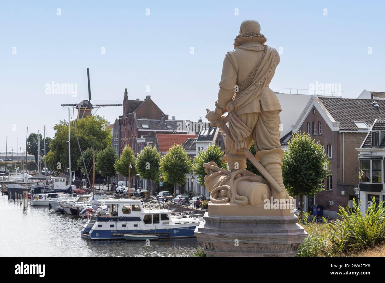 Statua di Piet Pieterszoon Hein, nota anche come Piet Hein, nata il 25 novembre 1577 a Delfshaven. Foto Stock
