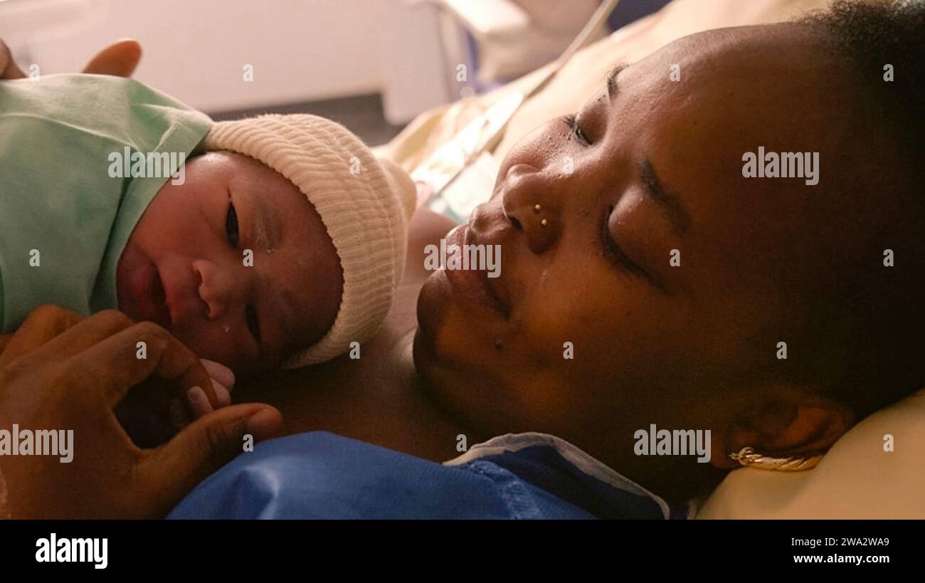 Our Body (2023) diretto da Claire Simon e interpretato da . Documentario francese Folowing Medici e pazienti in un reparto di ginecologia in Francia. Pubblicità ancora ***SOLO USO EDITORIALE***. Credito: BFA / Cinema Guild Foto Stock