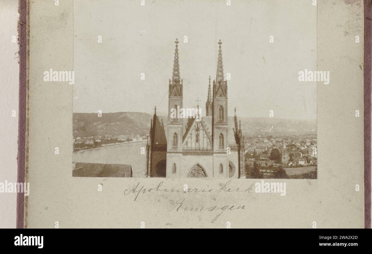 Apollinarisk te Remagen, c. 1895 - c. 1905 Fotografia questa foto fa parte di un album. Chiesa di carta Remagen baryta (esterno) Apollinariskerk Foto Stock